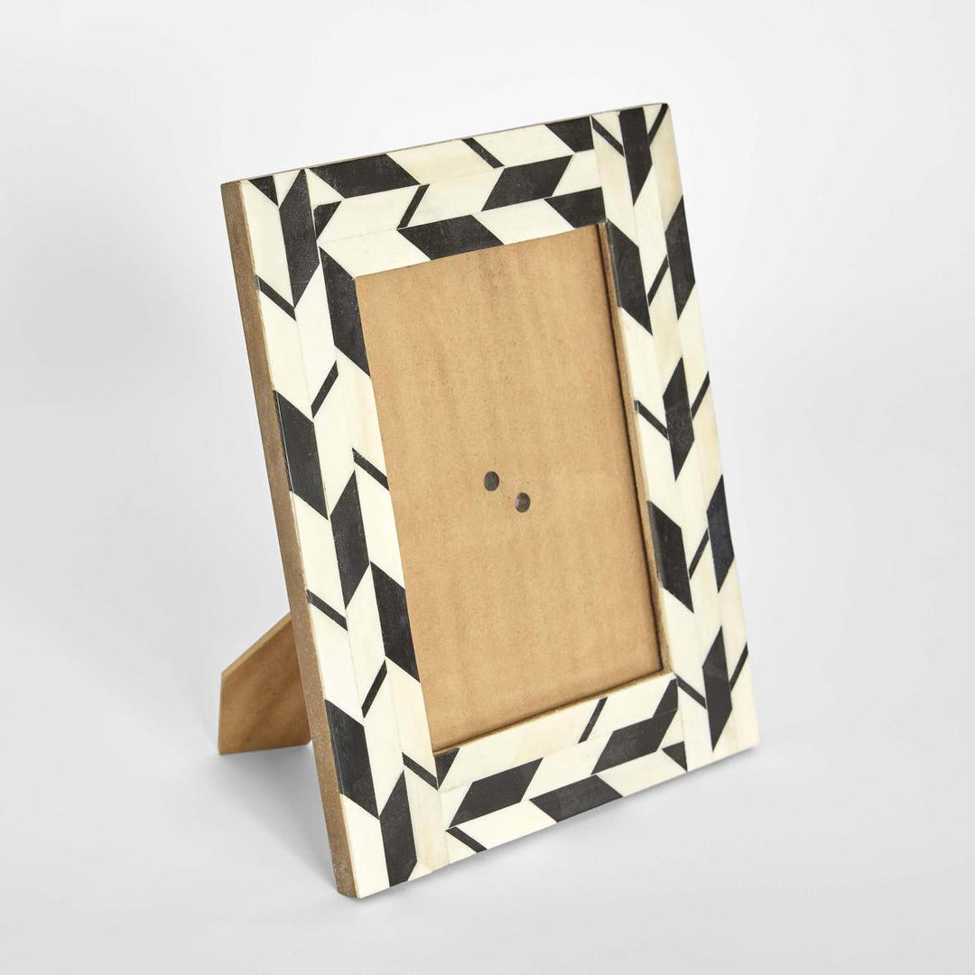 Ona Bone Inlay 5 x 7 " Photo Frame Black & White