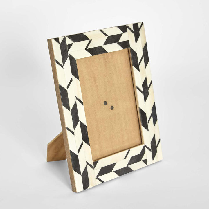 Ona Bone Inlay 5 x 7 " Photo Frame Black & White