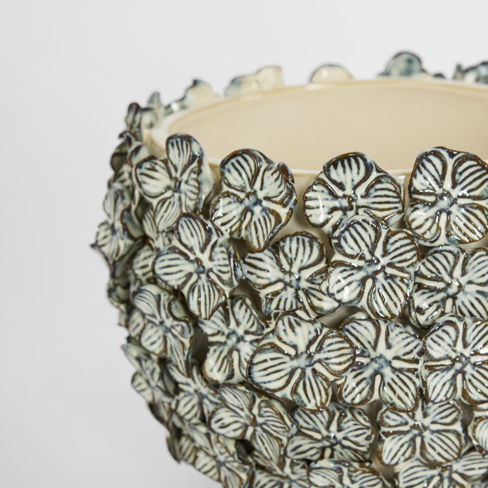 Bloom Vase Short
 Blue & White